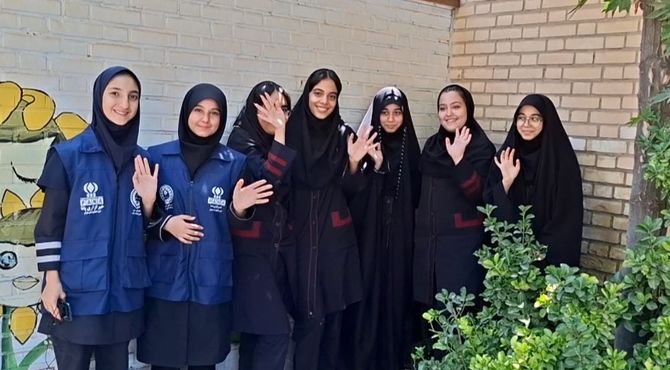 خاطرات دانش‌آموزان پایه‌ نهمی دبیرستان زینبیه ۲ در پایان امتحانات 