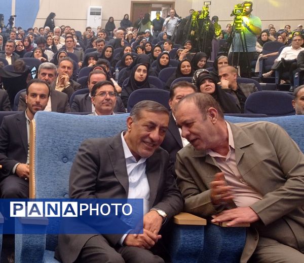 معلم قلب تپنده پایتخت دانایی