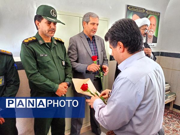 مسئولین کاشمر، غبار از مزار شهید خبرنگار برداشتند
