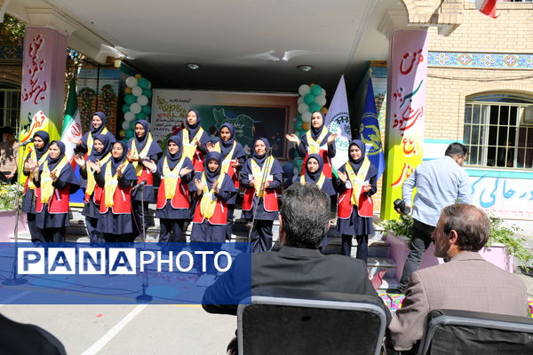 جشن عاطفه‌ها در دبیرستان ۱۳ آبان تبریز