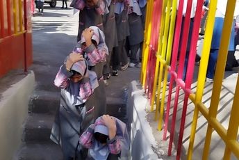 برگزاری مانور استانی تخلیه اضطراری و  پناه گیری امن در دبستان حورا ناحیه ۳ 