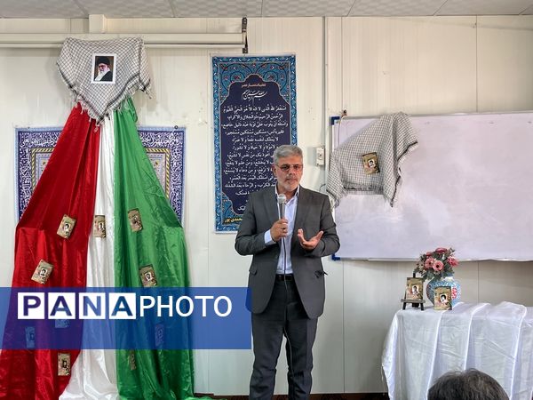 نواختن زنگ نماز در دبیرستان شهید محمدی پور خلیل آباد 