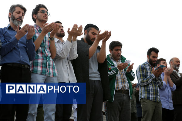 اقامه نماز عید فطر به امامت رهبر انقلاب اسلامی