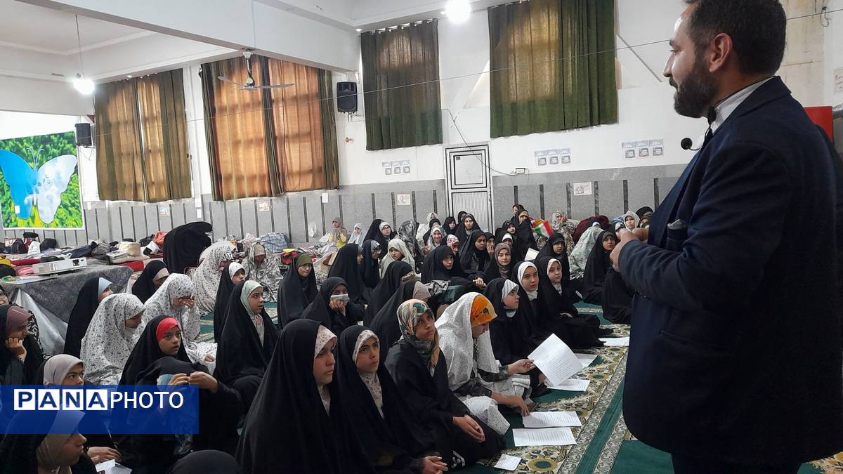 پرسش وپاسخ کارشناس قرآن، عترت و نماز در جمع معتکفین مسجد فاطمیه گنبد سبز نیشابور