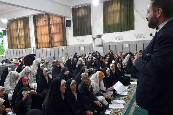 پرسش وپاسخ کارشناس قرآن، عترت و نماز در جمع معتکفین مسجد فاطمیه گنبد سبز نیشابور