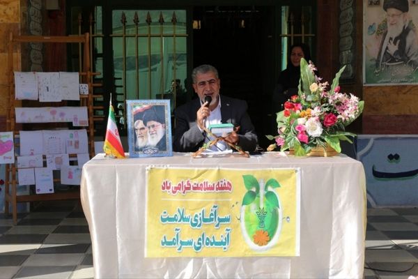 نواختن زنگ هفته سلامت‌روان در دبستان پروین اعتصامی فیروزکوه