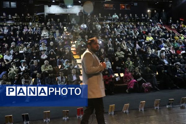 کارگاه نویسندگی با حضور محمد مردانیان و جمعی از نوجوانان و جوانان علاقه‌مند به قلم و اندیشه برگزار شد