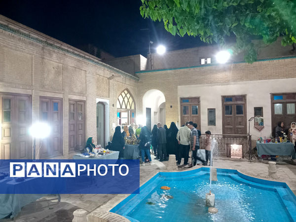 نمایشگاه «داستان دستان»