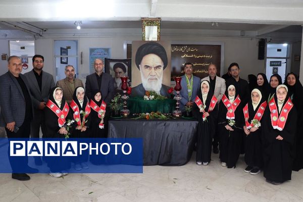آیین گرامیداشت امام خمینی (ره) در اداره آموزش و پرورش ناحیه ۳