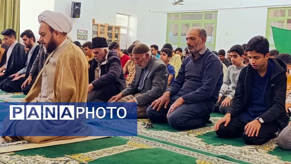  اقامه نماز جماعت و بازدید صمیمی از اعتکاف پسران در خلیل آباد