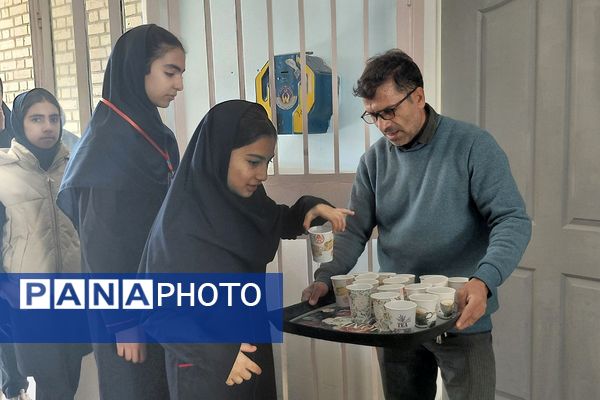 مراسم سوگواری و توزیع نذری به مناسبت شهادت حضرت فاطمه زهرا (س) در دبیرستان بعثت۲