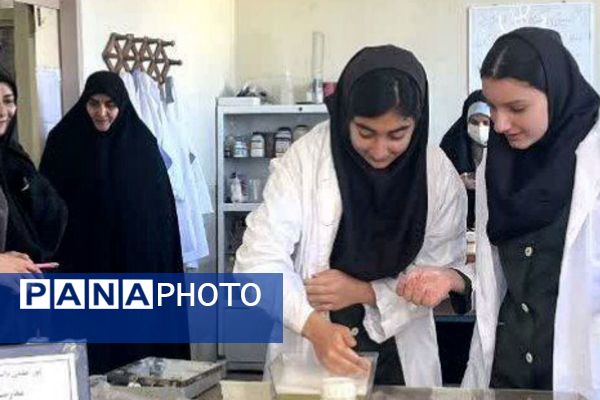 بازدید دانش‌آموزان فیروزکوهی از پژوهش‌سرای شهدای هسته‌ای 