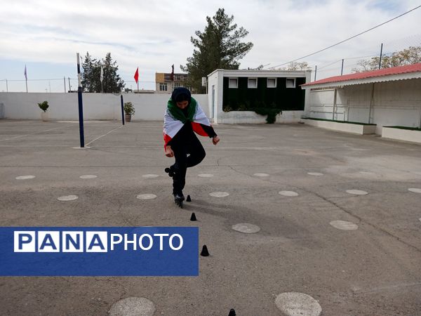 بازدید مدیر آموزش و پرورش کاشمر از نمایشگاه دبیرستان سما