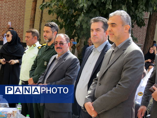 نواختن زنگ اول مهر در مدرسه شهدا فرهنگی 