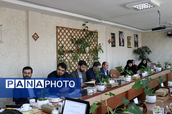 نشست هم‌اندیشی معاونت پرورشی و فرهنگی اداره‌کل آموزش و پرورش با ناحیه 4 مشهد
