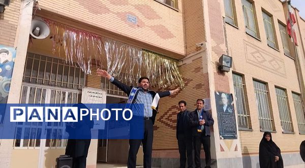 بازدید مسئولان سازمان دانش‌آموزی آذربایجان شرقی از مدارس تمام تشکیلاتی اهر