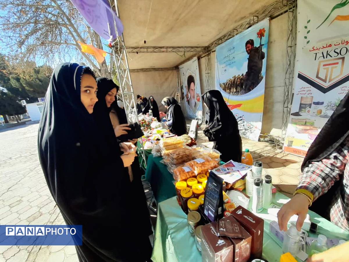 برپایی بازارچه نصر در کاشمر 