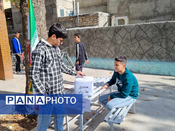 انتخابات شورای دانش‌آموزی در دبیرستان پژوهش آشخانه 