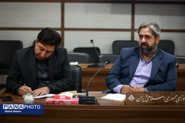 نشست اعضای ستاد عمره و عتبات دانش‌آموزی