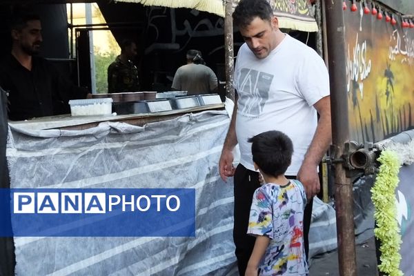 از نگاه معصوم کودک تا اشک پیرمرد؛ روایت عاشقی در موکب «عشاق‌الحسین»