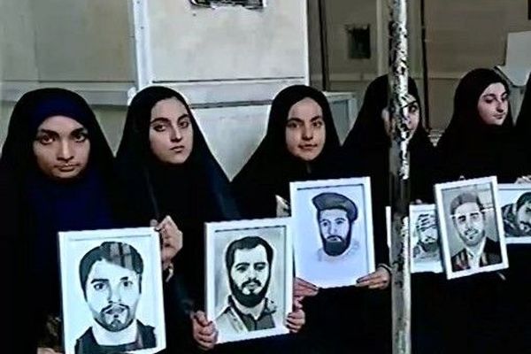 هنرآموزان تبریزی، سال تحصیلی را با طراحی چهره شهدای مدافع حرموآغاز کردند