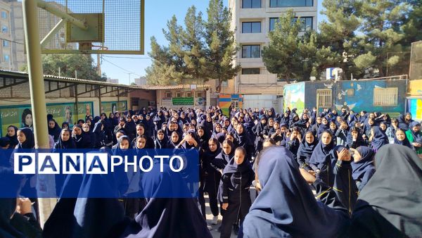 مسابقات ورزشی به مناسبت هفته بهداشت و روان در دبیرستان پیرایش یک