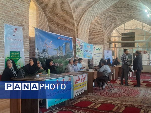 میز خدمت ادارات نیشابور پیش از نماز جمعه 