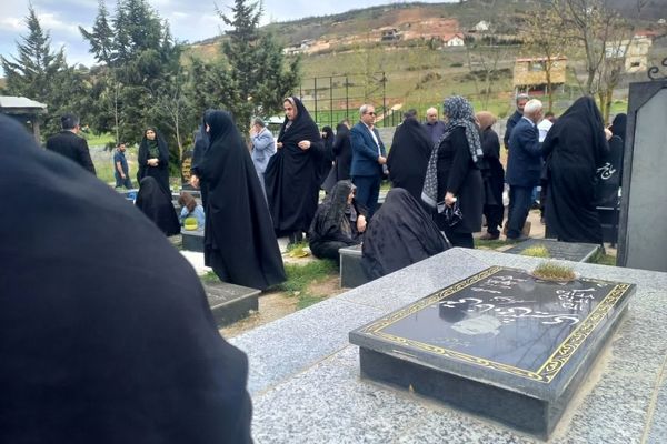 سنت حضور در آرامگاه اموات در روز عید فطر در کیاسر 