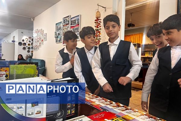 برپایی نمایشگاه کتاب در پژوهش‌سرای کاوش کهریزک 