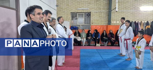 مراسم تجلیل قهرمانان تکواندوی استان خراسان رضوی از باشگاه دلاوران در کاشمر