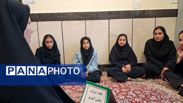 نخستین جلسه شورای دانش‌آموزی مدرسه مادر مهربان خلیل آباد 