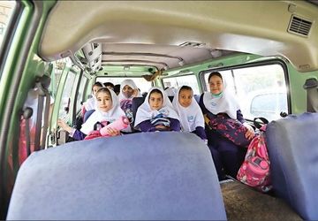 جلسه توجیهی رانندگان سرویس مدارس باحضور معاونین ورانندگان سرویس درمدرسه شاهدفاطمه الزهرا 
