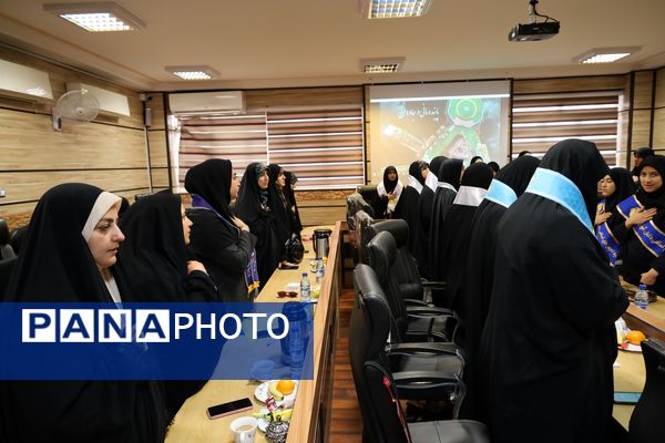 دیدار معاون پرورشی و فرهنگی وزارت آموزش و پرورش با نمایندگان دختر تشکل‌های دانش‌آموزی شیراز