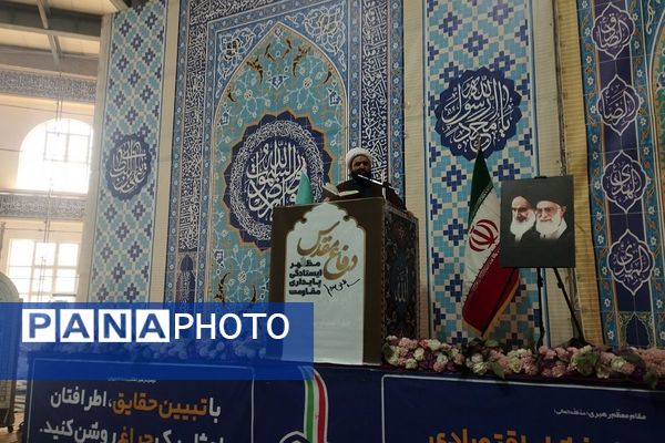 برپایی میز خدمت آموزش و پرورش شهرستان قدس در مصلی نماز جمعه
