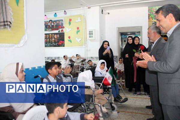 بازدید مدیرکل آموزش و پرورش استان خراسان رضوی از مدرسه خدیجه ی کبری (س) 