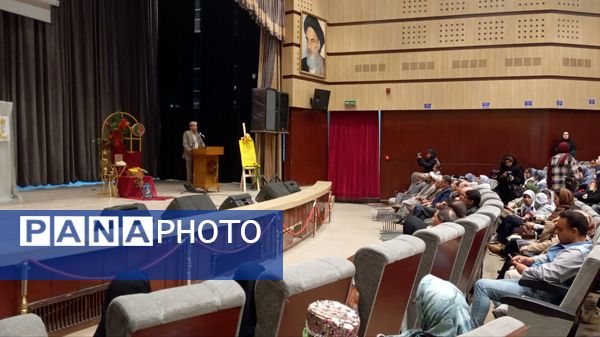 یلدای مادرانه با حضور مادران و دانش آموزان در فرهنگسرای سیمرغ