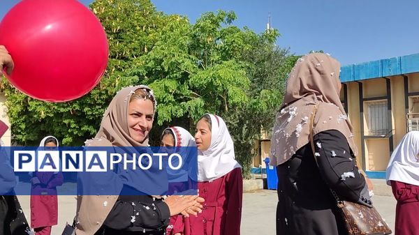 ویژه برنامه هفته معلم در دبستان استقلال حاجی آباد