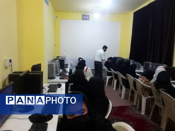 کلاس یادگیری کار با رایانه در کانون لقمان