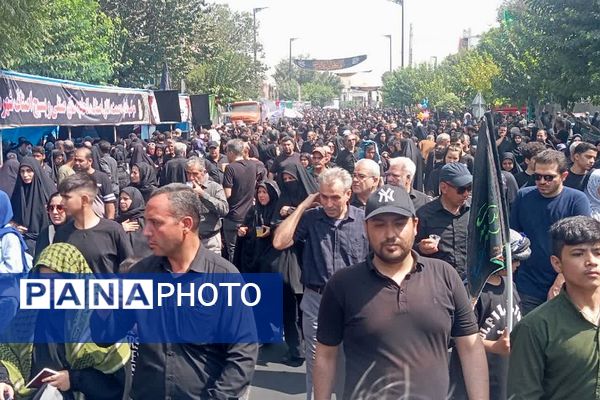برپایی موکب های مختلف در مسیر پیاده روی اربعین در ناحیه دو شهرری 