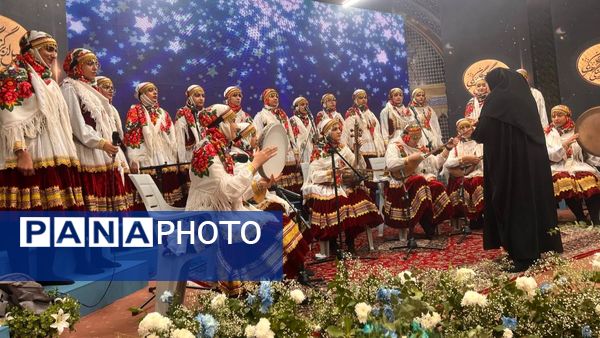 آیین تجلیل از برگزیدگان جشنواره های فرهنگی و هنری قطب خراسان در مشهد