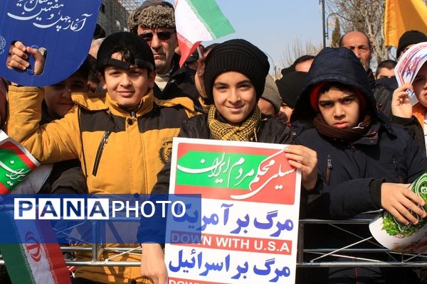 حضور پرشور مردم بهارستانی در راهپیمایی ۲۲ بهمن