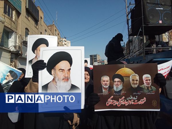 مردم غیور ملارد با حضور پرشور خود در راهپیمایی ۲۲ بهمن، ثابت کردند که همچنان پای انقلاب اسلامی ایستاده‌اند.