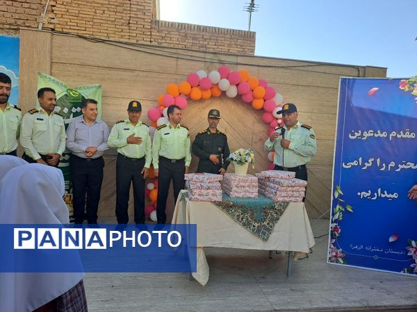 تجلیل از پدران ارتشی در دبستان دخترانه الزهرا به‌مناسبت هفته نیروی انتظامی
