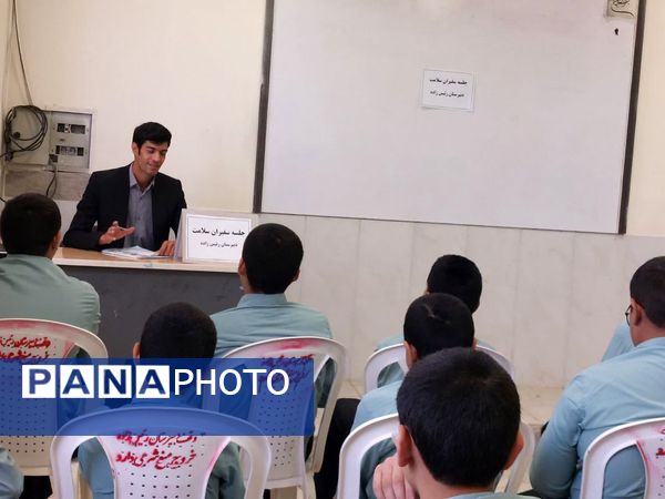 جلسه سفیران سلامت در دبیرستان رئیس زاده شهرستان خلیل آباد 