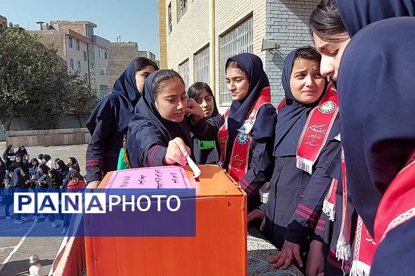 برگزاری انتخابات شورای دانش‌آموزی در مدارس منطقه کهریزک 