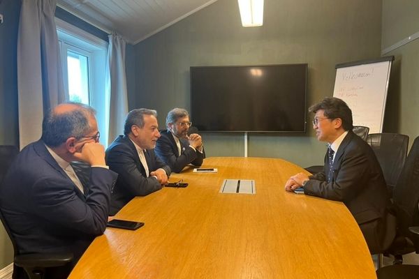 دیدار عراقچی با رئیس بنیاد صلح ساساکاوا ژاپن