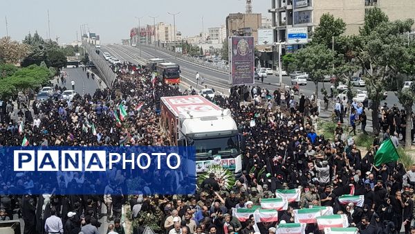 مردم کرج پیکر شهدا حمله رژیم غاصب صهیونیستی به ایران را با عشق و احترام تشییع کردند