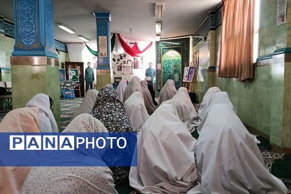 اقامه نماز جماعت و محافل انس با قرآن در مدارس فیروزکوه