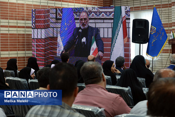 ارسال همزمان تجهیزات مدارس و هنرستان های استان تهران 
