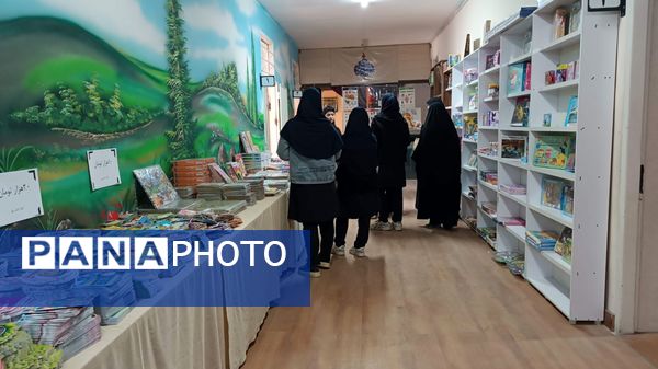 نمایشگاه کتاب در کانون فرهنگی تربیتی ولی عصر(عج) 